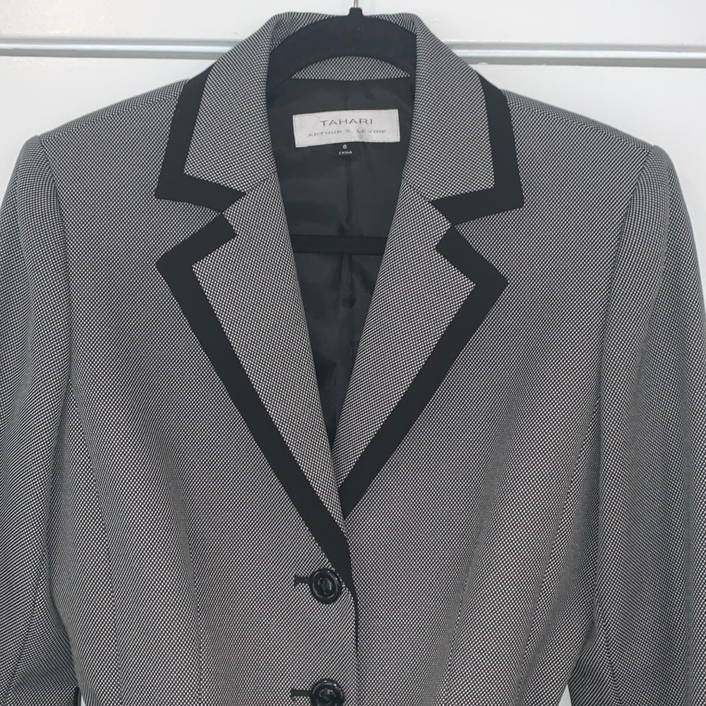 Tahari Arthur S Levine Framed Notch Collar Belted Blazer 6 - Picture 2 of 12